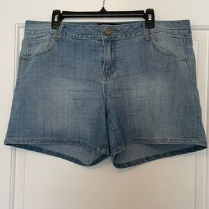 VENEZIA JEAN SHORTS W/ EMBELLISHED POCKETS SIZE 16